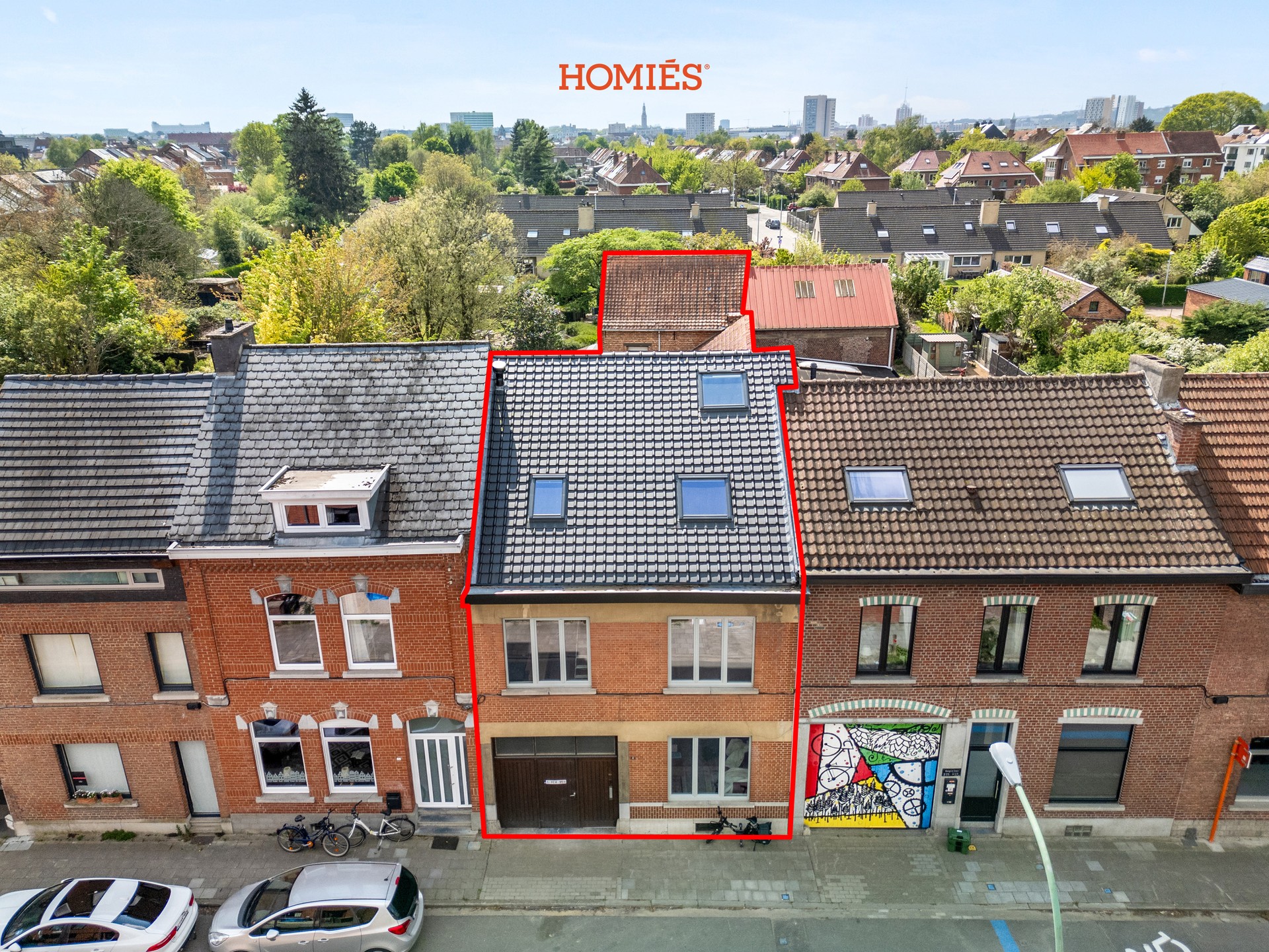 Karaktervolle deels gerenoveerde woning met schuur en tuin