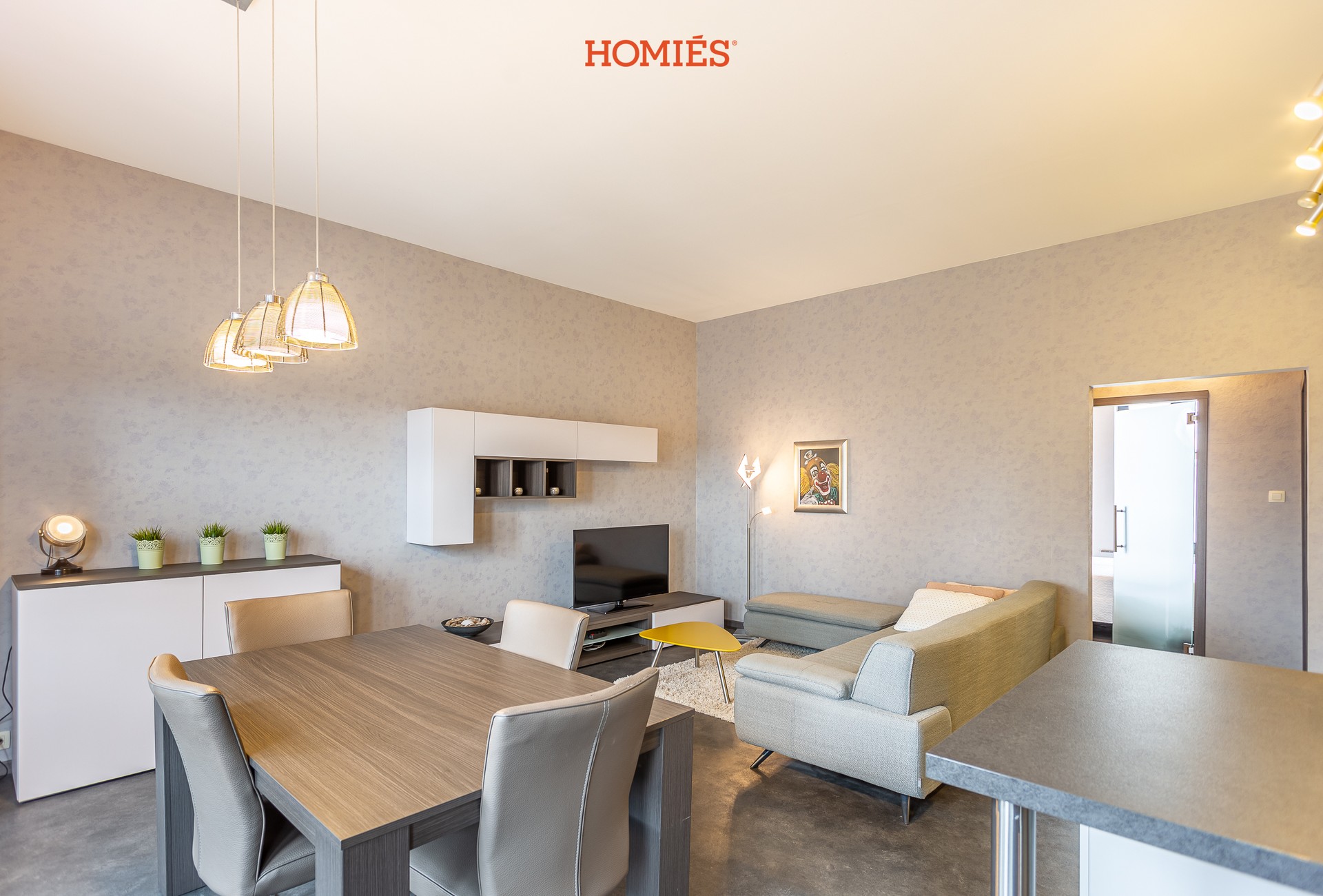 Volledig gemeubeld appartement nabij het station.