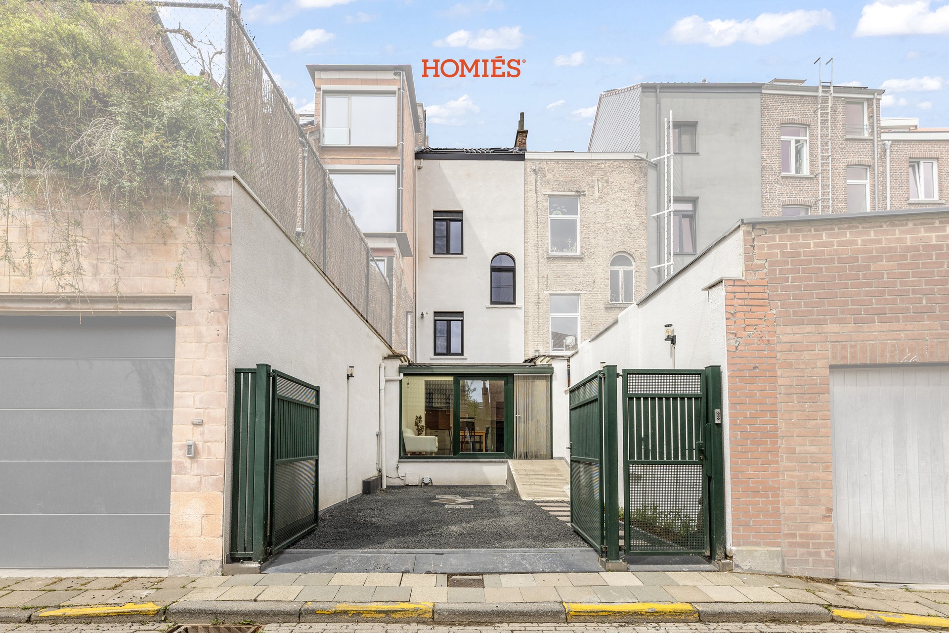 Gerenoveerde centrumwoning met 5 slaapkamers en staanplaats!