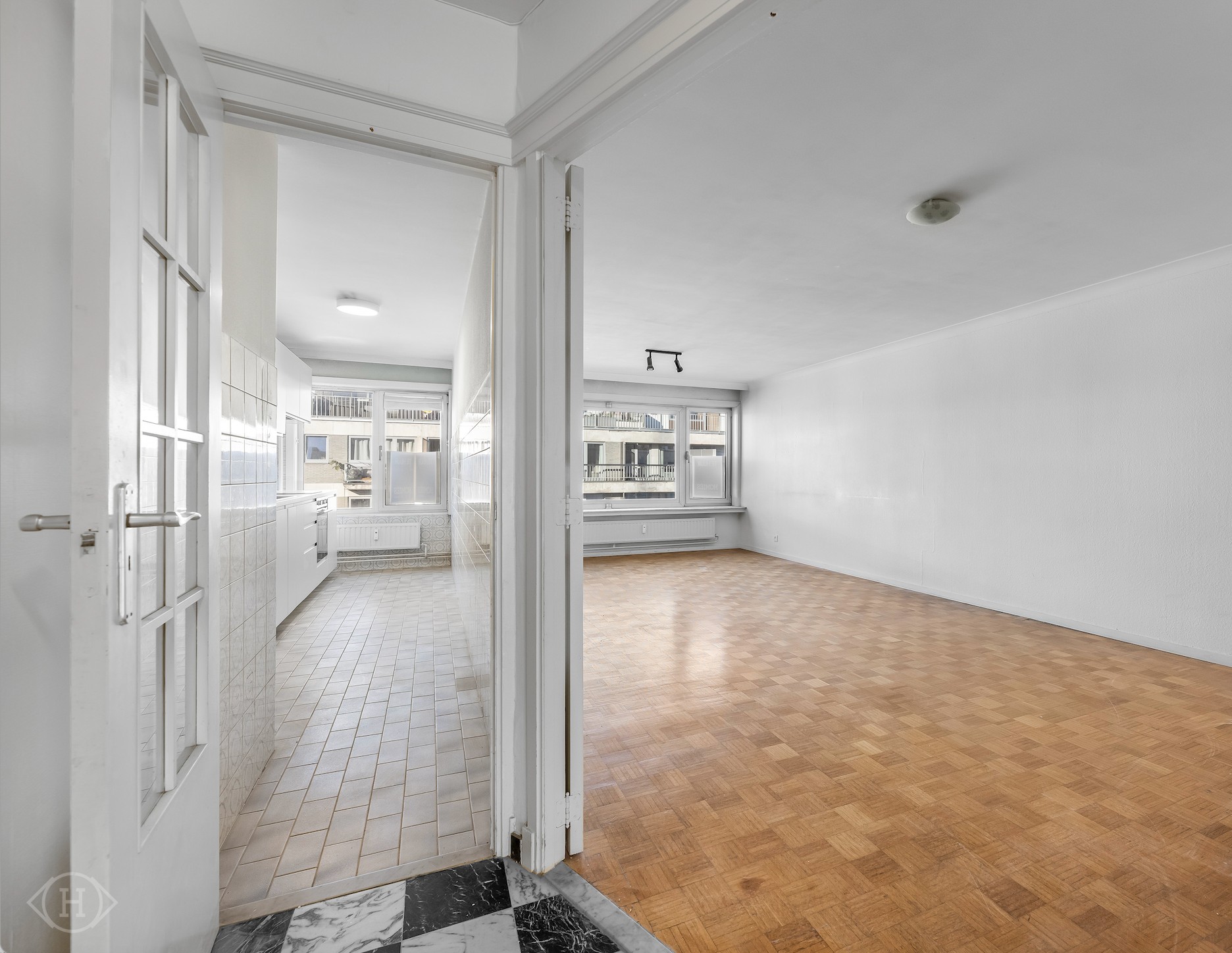Ruim appartement met terras, parking en prachtig uitzicht